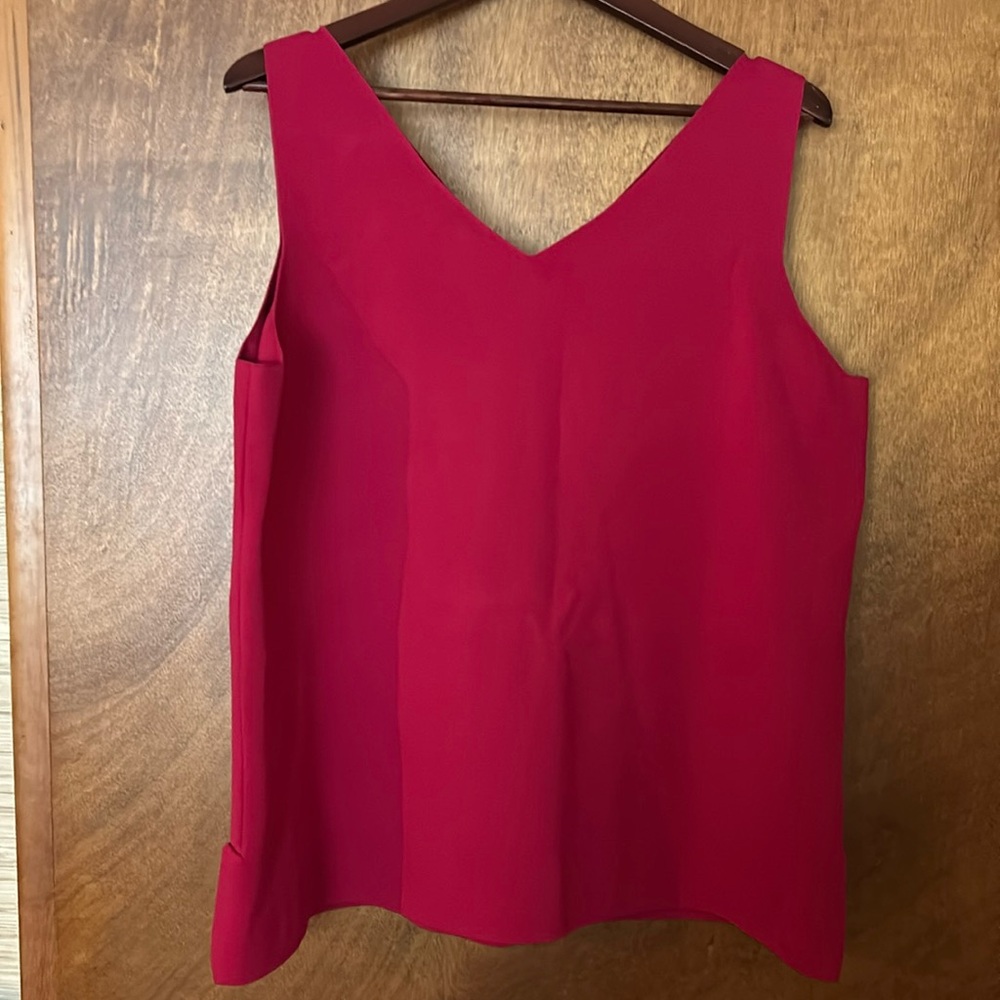 MM LaFleur tank. V neck. Excellent condition. 23” bust laying flat.